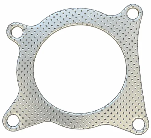 Guarnizione metallica perforata di colore argento, di forma irregolare, con un ampio foro centrale rotondo. Su quattro bracci sono presenti fori di fissaggio più piccoli e rotondi. Per il collegamento tra il turbo e il tubo di scarico 2.0 TFSI.