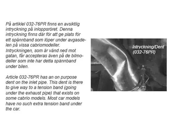 Primo piano di uno scarico sportivo in acciaio inox color argento con una rientranza. La rientranza è intenzionale e serve per la compatibilità con alcuni modelli di BMW E46 cabrio. Etichettatura "Intryckning/Dent (032-76PR)".