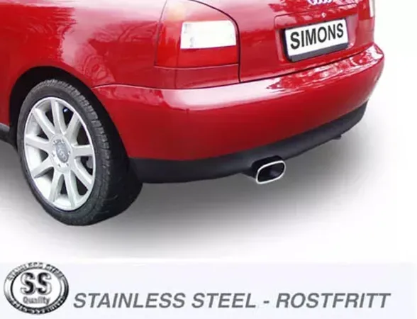 Vista posteriore di un'Audi S3 (8L) rossa con impianto di scarico sportivo in acciaio inox Simons. Il tubo di scappamento da 85/150 mm di diametro è chiaramente visibile. La targa recita "Simons". Note sulla scritta "Stainless Steel" in basso.