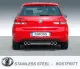 Vista posteriore di una VW Golf VI rossa con sistema di scarico sportivo Simons Duplex montato. I terminali sono posizionati a sinistra e a destra. La targa riporta il nome del produttore "Simons".