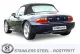 Una BMW Z3 Roadster blu con soft top nero vista da dietro. Si può vedere il terminale dell'impianto di scarico sportivo in acciaio inox Simons. La targa reca la scritta "Simons". In basso, la scritta "Stainless Steel - Rostfritt".