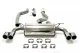 Un sistema di scarico sportivo Simons duplex in acciaio inox per BMW F30 320i, 328i si trova su uno sfondo bianco. È composto da due tubi curvi, un silenziatore allungato, due terminali con due uscite ciascuno e sette fascette per tubi.