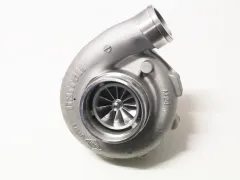 Garrett GTX3076R GEN II Super Core color argento. Alloggiamento compressore lucido con logo Garrett e modello impressi. Girante visibile, ingresso aria superiore. Cuscinetti a sfera, senza alloggiamento di scarico.